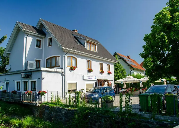 بيت ضيافة Gaestehaus Cafe Andrea 3*